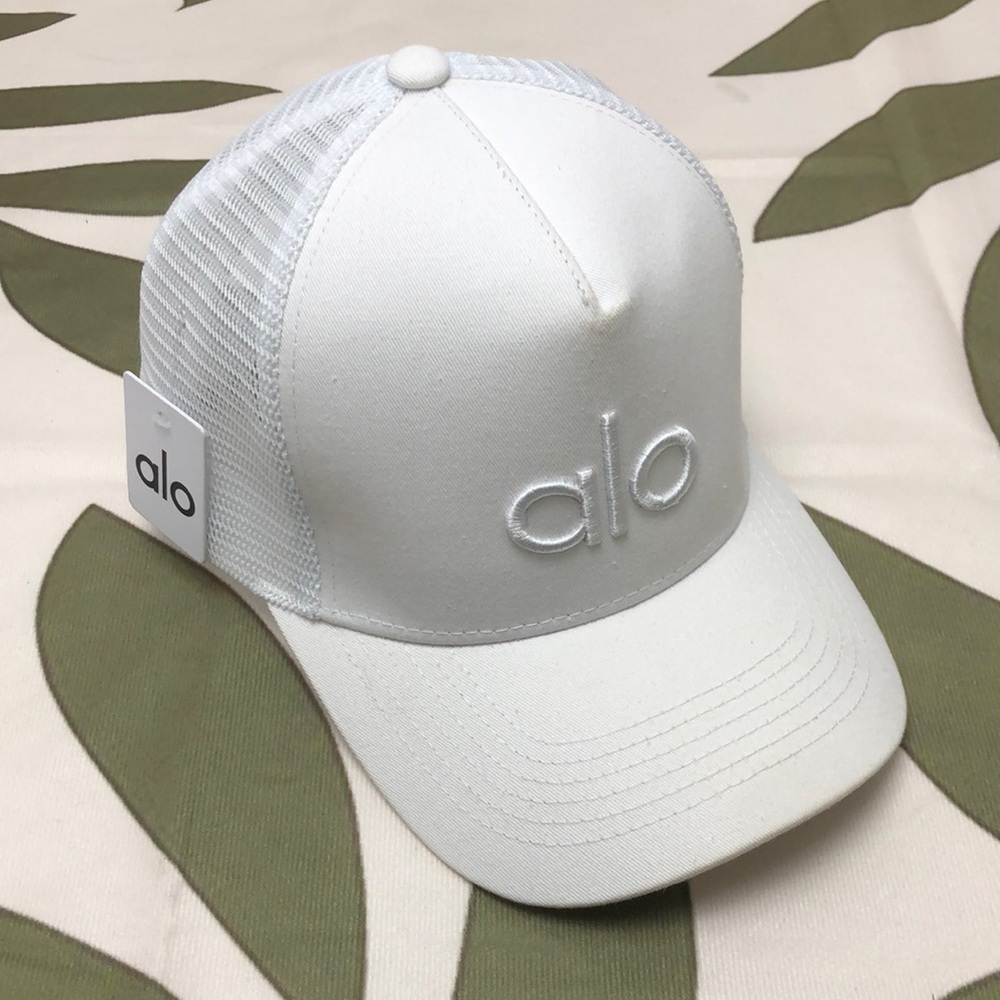 NWT ALO Yoga White District Trucker Hat